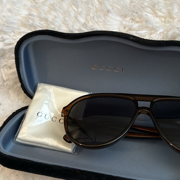 Gucci sun glasses - Picture 6 of 6